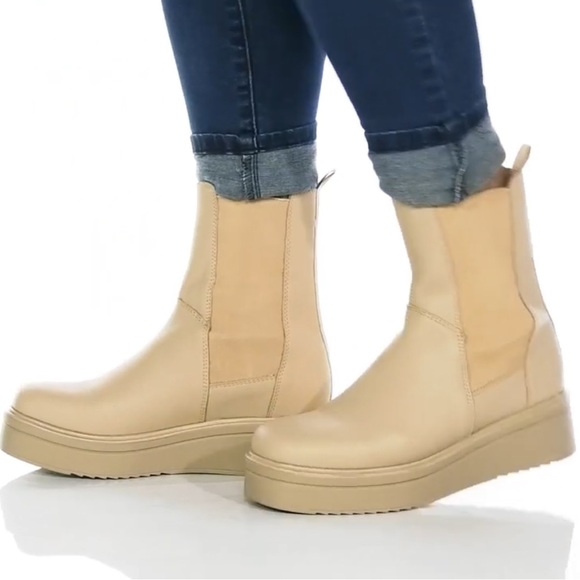 STEVE MADDEN-  Clarisa Chelsea Boot in color sand - Picture 4 of 11